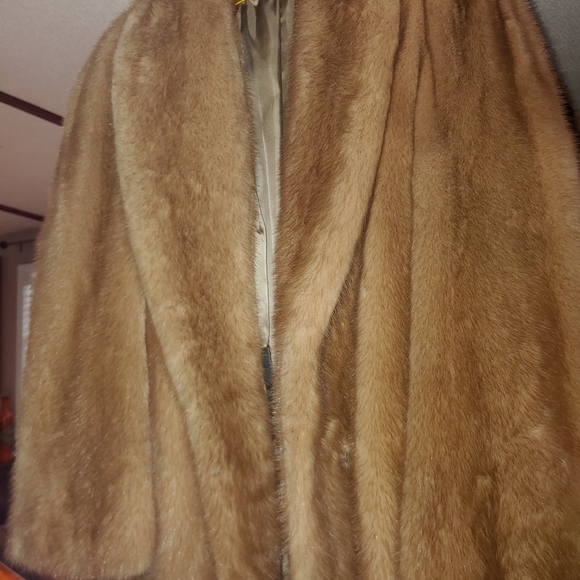 Macys Coat - Picture 6 of 8